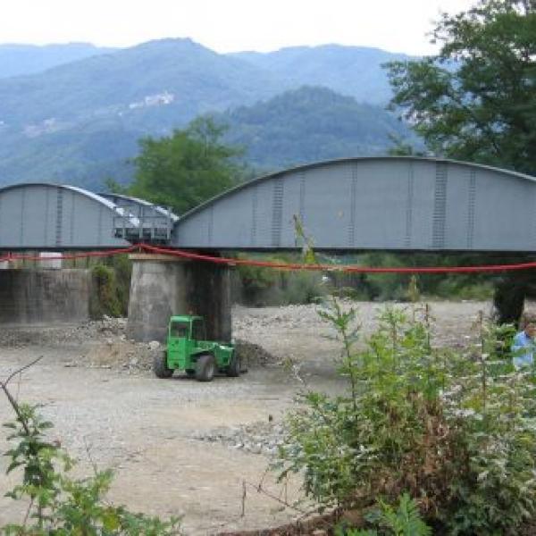 Lavori di realizzazione del ponte ferroviario sul torrente “Corsonna”